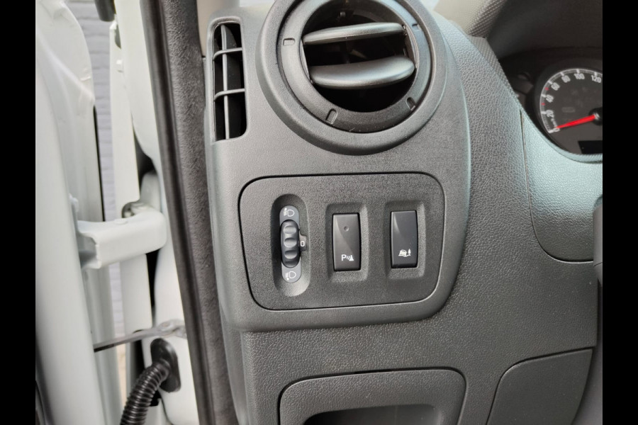 Opel Movano 2.3CDTI BiTurbo 146pk L2H2 3-Pers.Airco Cruise Trekhaak Pdc Schuifdeur ESP Bluetooth Betonplex Vloer Wandbetimmering Allesdragers EURO6 2.500KG Trekgewicht