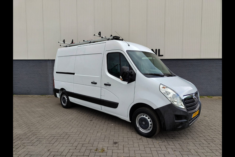 Opel Movano 2.3CDTI BiTurbo 146pk L2H2 3-Pers.Airco Cruise Trekhaak Pdc Schuifdeur ESP Bluetooth Betonplex Vloer Wandbetimmering Allesdragers EURO6 2.500KG Trekgewicht