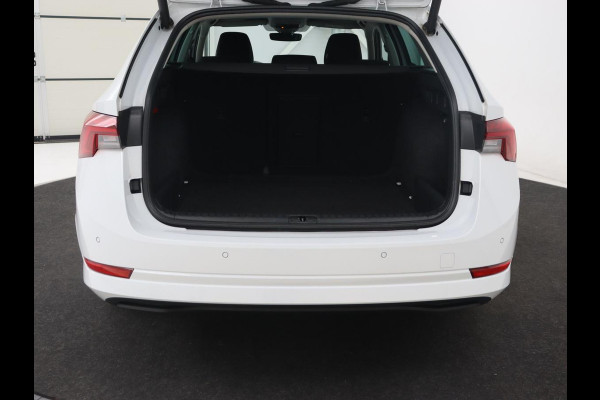 Škoda Octavia Combi 1.0 TSI Business Edition Plus | Stoelverwarming | Stuurverwarming | Adaptive cruise | Navigatie | Carplay | Sfeerverlichting | LED | Parkeersensor