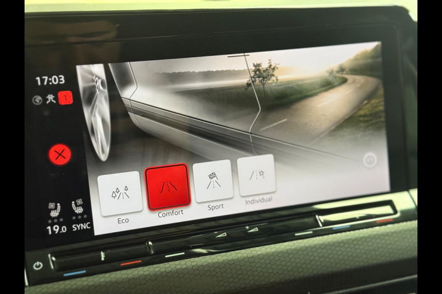 Volkswagen Golf 2.0 TSI GTI | Pano | Trekhaak | Memory | Harman/Kardon | camera | Leer