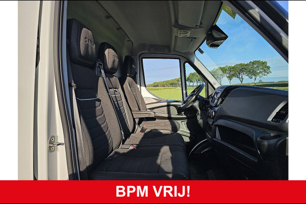Iveco Daily 35S14 2.3 L2H2 Navi Camera Trekhaak 3500kg Cruise Euro6
