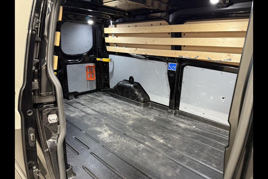 Ford Transit Custom 290 2.0 TDCI L2H1 Sport Airco ACC Bluetooth Navi Trekhaak Stoelverwarming Ford Transit Custom 290 2.0 TDCI L2H1 Sport Airco ACC Bluetooth Navi Trekhaak Stoelverwarming