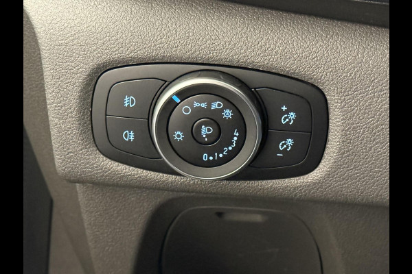 Ford Transit Custom 290 2.0 TDCI L2H1 Sport Airco ACC Bluetooth Navi Trekhaak Stoelverwarming Ford Transit Custom 290 2.0 TDCI L2H1 Sport Airco ACC Bluetooth Navi Trekhaak Stoelverwarming