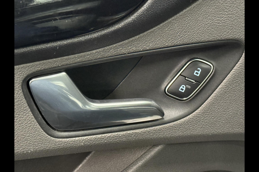 Ford Transit Custom 290 2.0 TDCI L2H1 Sport Airco ACC Bluetooth Navi Trekhaak Stoelverwarming Ford Transit Custom 290 2.0 TDCI L2H1 Sport Airco ACC Bluetooth Navi Trekhaak Stoelverwarming