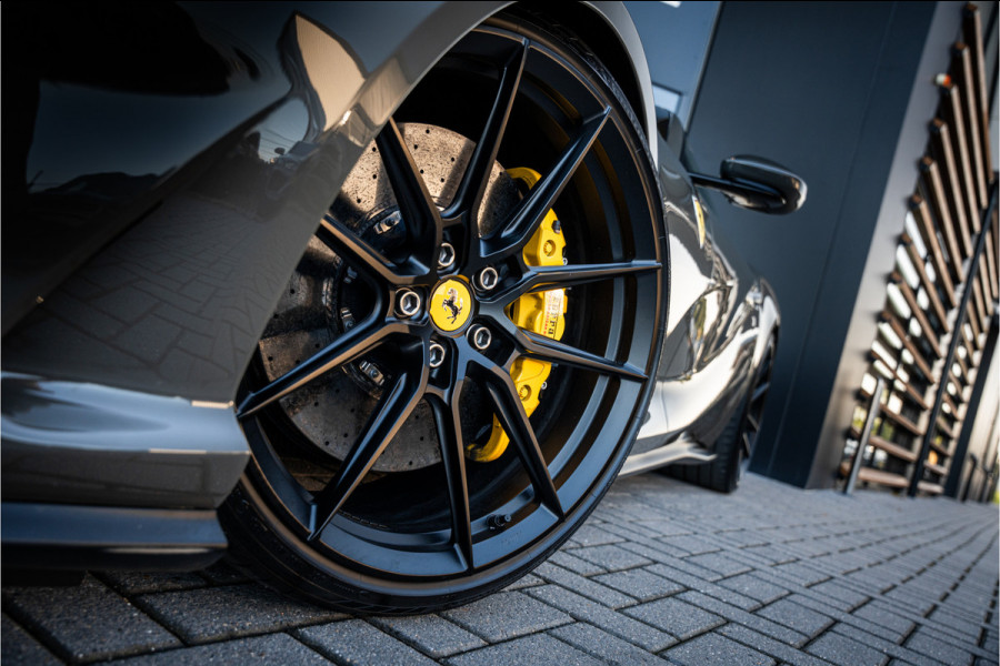 Ferrari 812 6.5 V12 Superfast HELE - Novitec | Grigio Scuro | Carbon Seats & Interior | Lift | Passenger Display