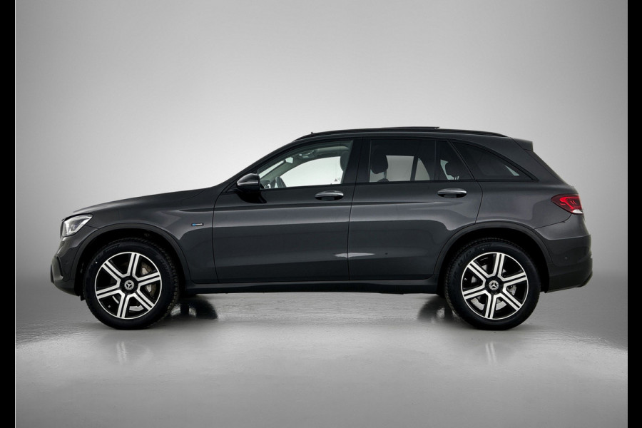 Mercedes-Benz GLC 300e 4MATIC Premium Plus Panorama dak | Lichtmetalen velgen | Navigatie | Parking support | Elect. bed. voorstoelen met memory | Burmeister radio | Inclusief 24 maanden MB Certified garantie voor Europa.