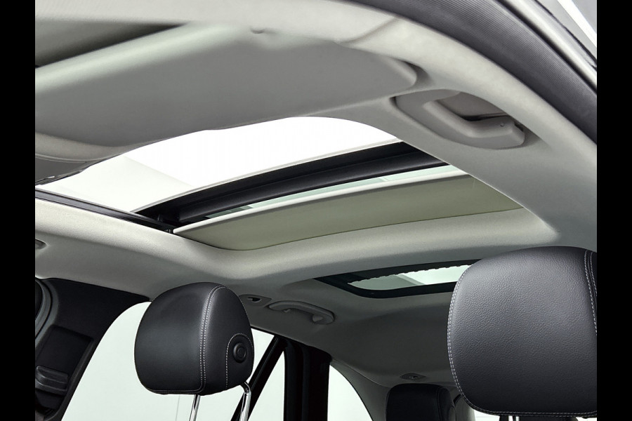 Mercedes-Benz GLC 300e 4MATIC Premium Plus Panorama dak | Lichtmetalen velgen | Navigatie | Parking support | Elect. bed. voorstoelen met memory | Burmeister radio | Inclusief 24 maanden MB Certified garantie voor Europa.
