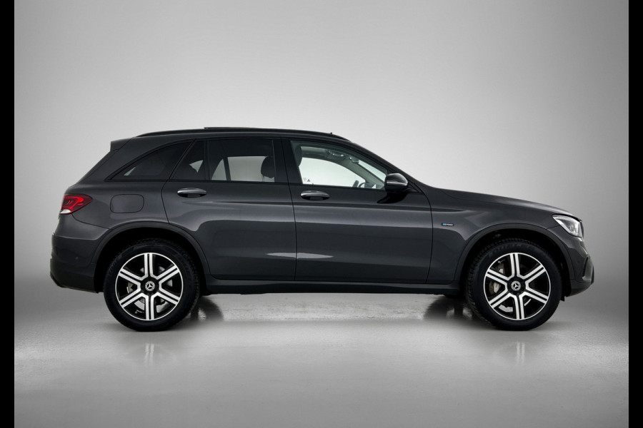 Mercedes-Benz GLC 300e 4MATIC Premium Plus Panorama dak | Lichtmetalen velgen | Navigatie | Parking support | Elect. bed. voorstoelen met memory | Burmeister radio | Inclusief 24 maanden MB Certified garantie voor Europa.