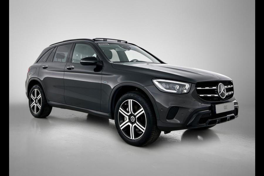 Mercedes-Benz GLC 300e 4MATIC Premium Plus Panorama dak | Lichtmetalen velgen | Navigatie | Parking support | Elect. bed. voorstoelen met memory | Burmeister radio | Inclusief 24 maanden MB Certified garantie voor Europa.