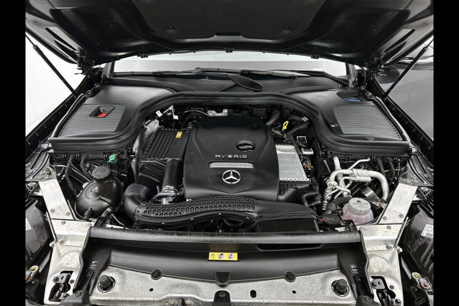 Mercedes-Benz GLC 300e 4MATIC Premium Plus Panorama dak | Lichtmetalen velgen | Navigatie | Parking support | Elect. bed. voorstoelen met memory | Burmeister radio | Inclusief 24 maanden MB Certified garantie voor Europa.