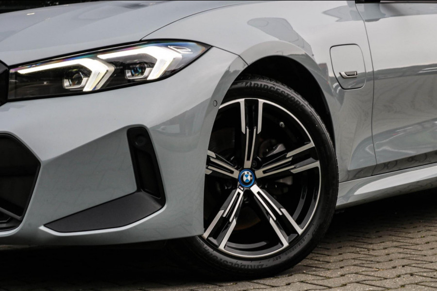 BMW 3 Serie Touring 320e - M-SPORT - PANO - CAMERA - BROOKLYN GREY BMW 3 Serie Touring 320e - M-SPORT - PANO - CAMERA - BROOKLYN GREY