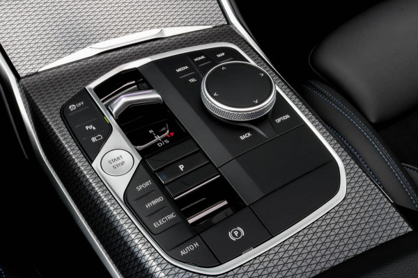 BMW 3 Serie Touring 320e - M-SPORT - PANO - CAMERA - BROOKLYN GREY BMW 3 Serie Touring 320e - M-SPORT - PANO - CAMERA - BROOKLYN GREY