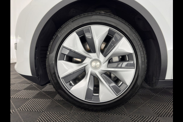 Tesla Model Y RWD 58 kWh [ 3-Fase ] {SOH-93%} (INCL-BTW) Aut. *PANO | AUTO-PILOT | LUXURY-LEATHER | TOP-VIEW | NAVI-FULLMAP | MATRIX-LED | DIGI-COCKPIT | KEYLESS | CAMERA | DAB+ | HEATED-COMFORTSEATS | PRIVACY-GLASS*