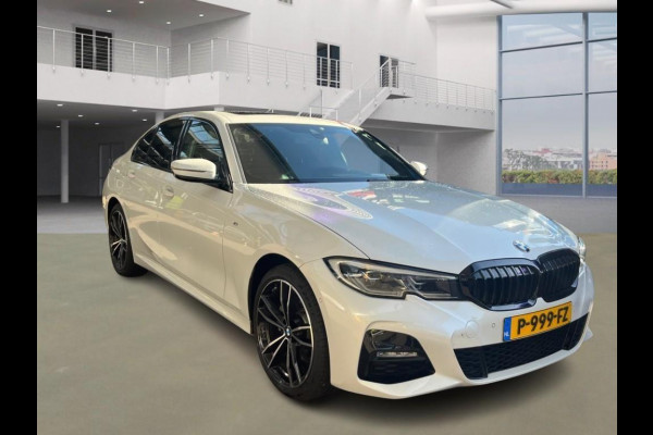 BMW 3-serie 320e M-Sport | Panorama | Leder | Camera |
