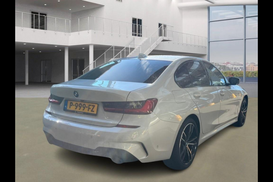 BMW 3-serie 320e M-Sport | Panorama | Leder | Camera |
