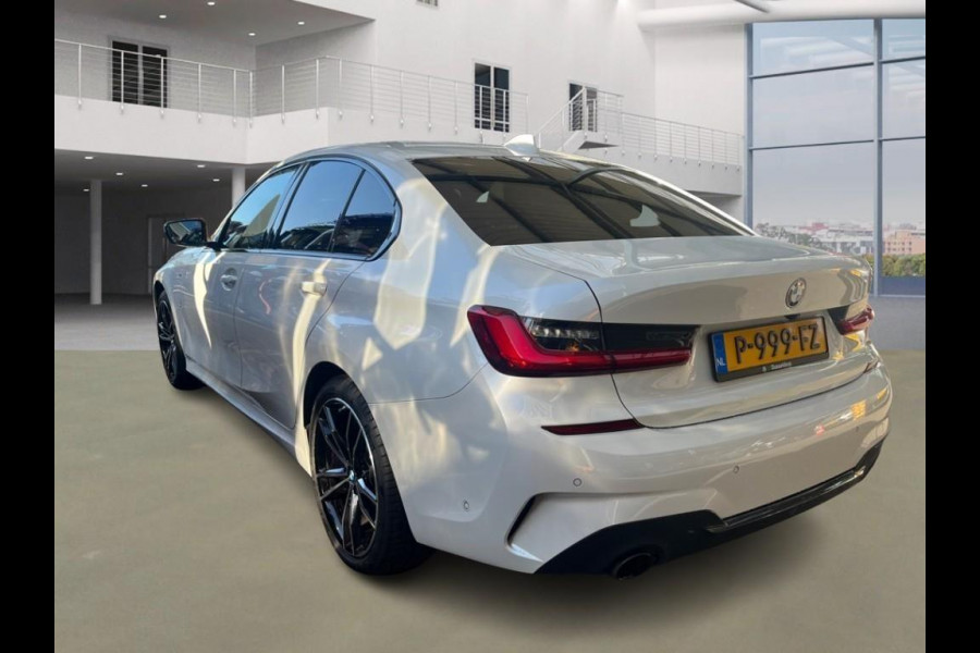 BMW 3-serie 320e M-Sport | Panorama | Leder | Camera |