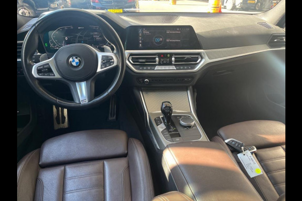 BMW 3-serie 320e M-Sport | Panorama | Leder | Camera |