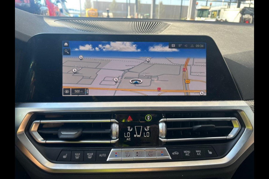 BMW 3-serie 320e M-Sport | Panorama | Leder | Camera |