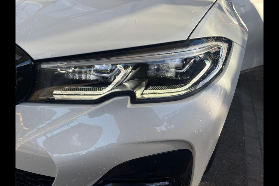 BMW 3-serie 320e M-Sport | Panorama | Leder | Camera |