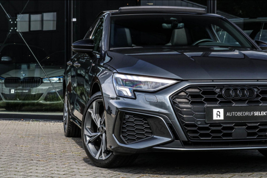 Audi A3 Sportback 45 TFSI e RS STOELEN - PANO - B&O - SFEER - CAMERA Audi A3 Sportback 45 TFSI e RS STOELEN - PANO - B&O - SFEER - CAMERA