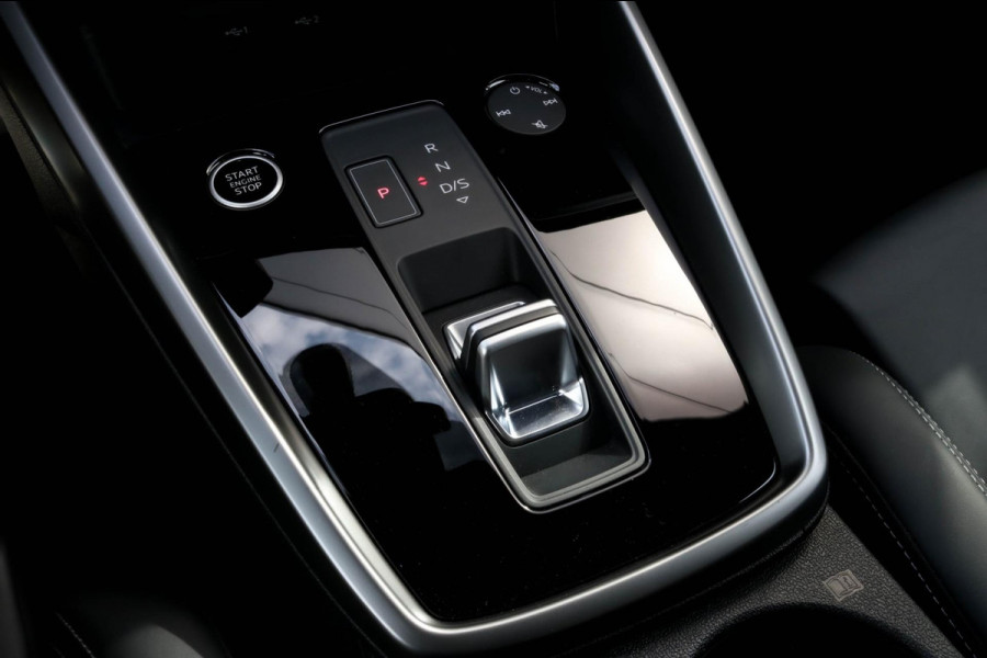 Audi A3 Sportback 45 TFSI e RS STOELEN - PANO - B&O - SFEER - CAMERA Audi A3 Sportback 45 TFSI e RS STOELEN - PANO - B&O - SFEER - CAMERA