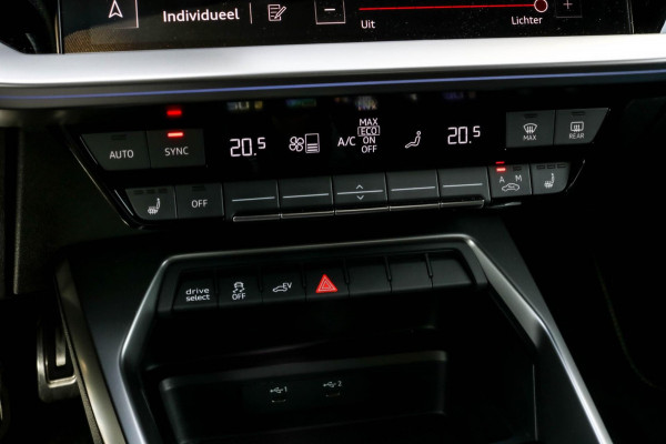 Audi A3 Sportback 45 TFSI e RS STOELEN - PANO - B&O - SFEER - CAMERA Audi A3 Sportback 45 TFSI e RS STOELEN - PANO - B&O - SFEER - CAMERA