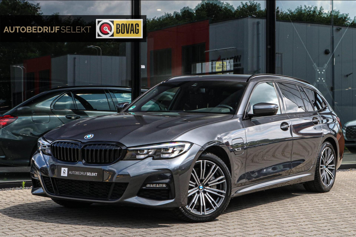 BMW 3 Serie Touring 330e - M-SPORT - CARPLAY - SFEERVERLICHTING BMW 3 Serie Touring 330e - M-SPORT - CARPLAY - SFEERVERLICHTING