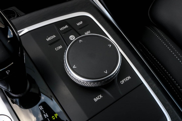 BMW 3 Serie Touring 330e xDrive - TREKHAAK - 360 CAMERA