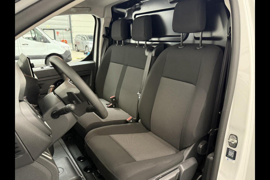 Opel Vivaro 2.0 Diesel 180PK L3 Automaat Apple Carplay /  Android Auto Parkeersensoren V+A Trekhaak Camera Navigatie Cruise Control LED koplampen houten afwerking laadruimte