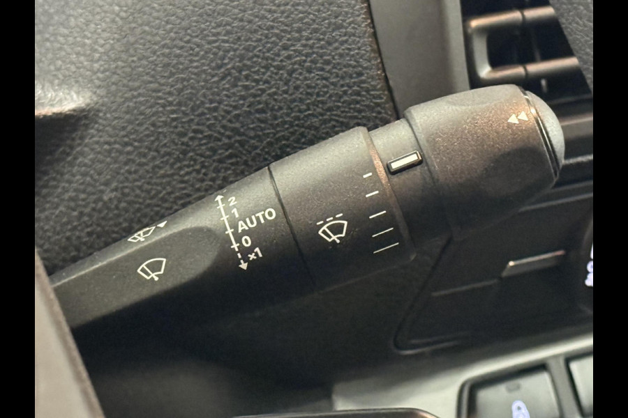Opel Vivaro 2.0 Diesel 180PK L3 Automaat Apple Carplay /  Android Auto Parkeersensoren V+A Trekhaak Camera Navigatie Cruise Control LED koplampen houten afwerking laadruimte