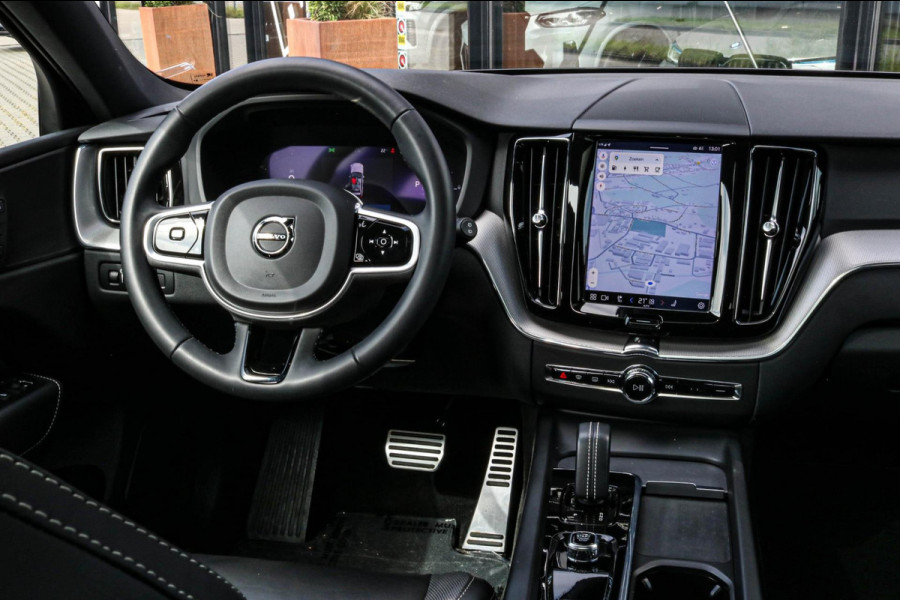 Volvo XC60 2.0 T6 R-DESIGN - PANO - TREKHAAK - FACELIFT