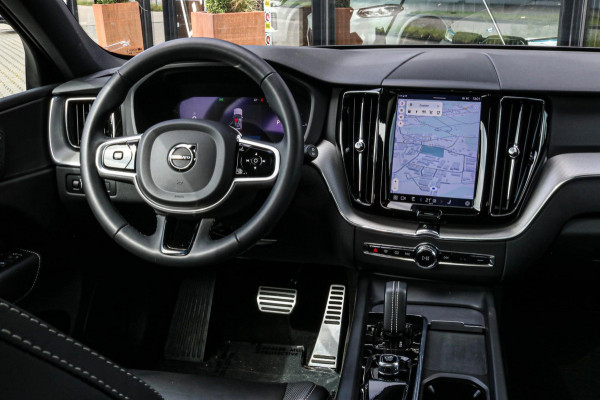 Volvo XC60 2.0 T6 R-DESIGN - PANO - TREKHAAK - FACELIFT