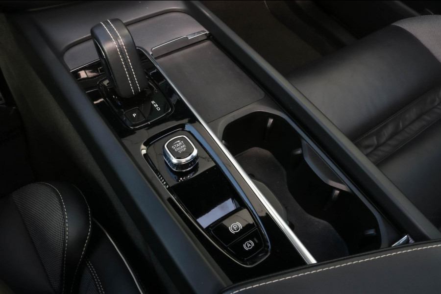 Volvo XC60 2.0 T6 R-DESIGN - PANO - TREKHAAK - FACELIFT