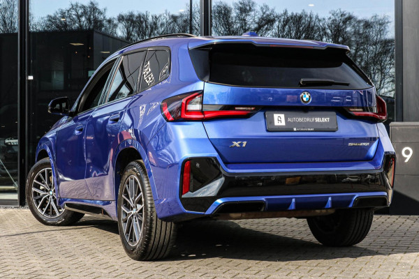 BMW X1 SDrive20i M-Sport - 360 CAMERA - HEAD UP - SFEERVERLICHTING - 2.0i