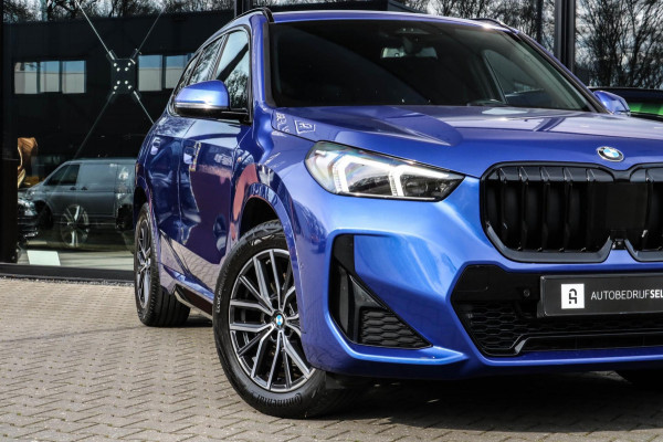 BMW X1 SDrive20i M-Sport - 360 CAMERA - HEAD UP - SFEERVERLICHTING - 2.0i