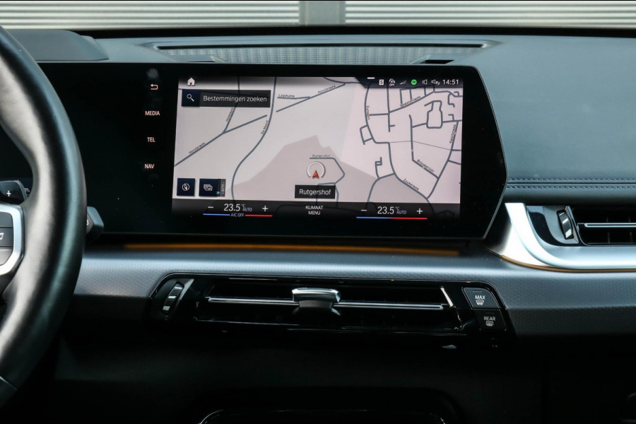 BMW X1 SDrive20i M-Sport - 360 CAMERA - HEAD UP - SFEERVERLICHTING - 2.0i
