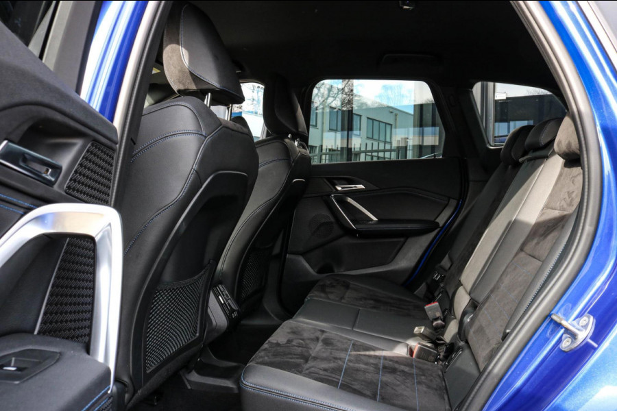 BMW X1 SDrive20i M-Sport - 360 CAMERA - HEAD UP - SFEERVERLICHTING - 2.0i