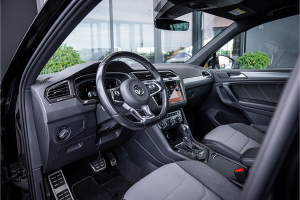Volkswagen Tiguan 2.0 TSI 4Motion Highline Business - R Line | Panorama | Elek. Trekhaak | ACC | Stoelverwarming