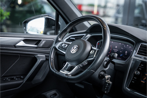 Volkswagen Tiguan 2.0 TSI 4Motion Highline Business - R Line | Panorama | Elek. Trekhaak | ACC | Stoelverwarming