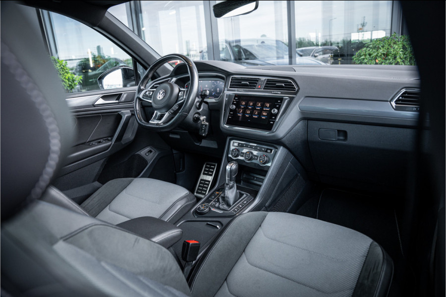 Volkswagen Tiguan 2.0 TSI 4Motion Highline Business - R Line | Panorama | Elek. Trekhaak | ACC | Stoelverwarming