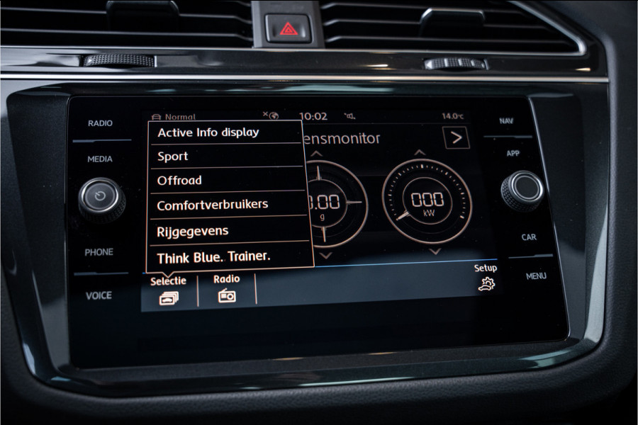Volkswagen Tiguan 2.0 TSI 4Motion Highline Business - R Line | Panorama | Elek. Trekhaak | ACC | Stoelverwarming