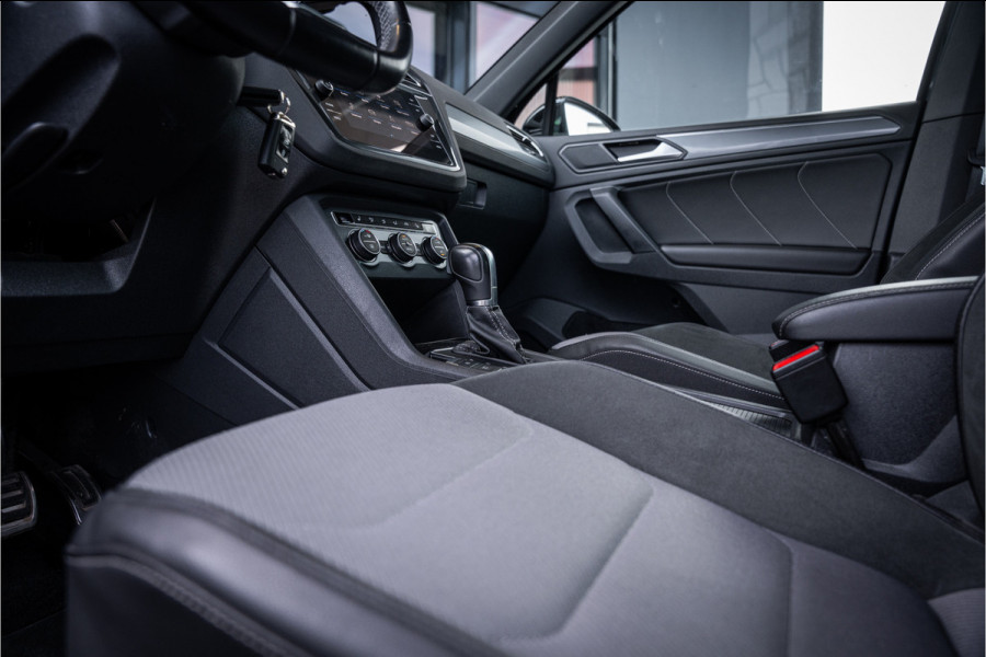 Volkswagen Tiguan 2.0 TSI 4Motion Highline Business - R Line | Panorama | Elek. Trekhaak | ACC | Stoelverwarming
