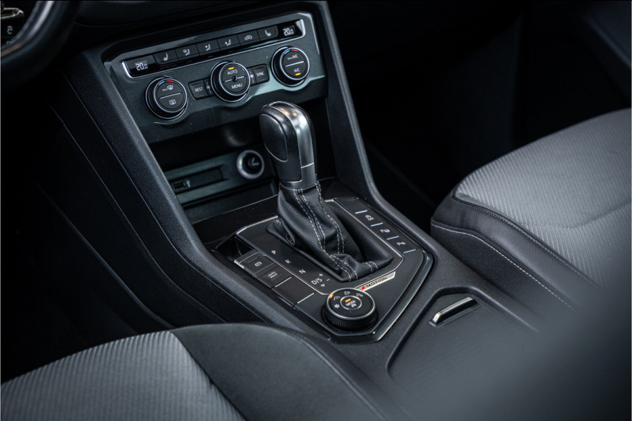 Volkswagen Tiguan 2.0 TSI 4Motion Highline Business - R Line | Panorama | Elek. Trekhaak | ACC | Stoelverwarming