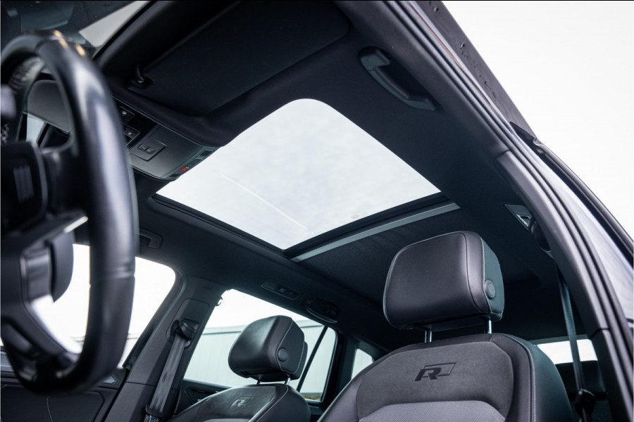 Volkswagen Tiguan 2.0 TSI 4Motion Highline Business - R Line | Panorama | Elek. Trekhaak | ACC | Stoelverwarming