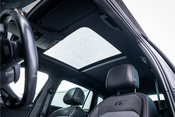 Volkswagen Tiguan 2.0 TSI 4Motion Highline Business - R Line | Panorama | Elek. Trekhaak | ACC | Stoelverwarming