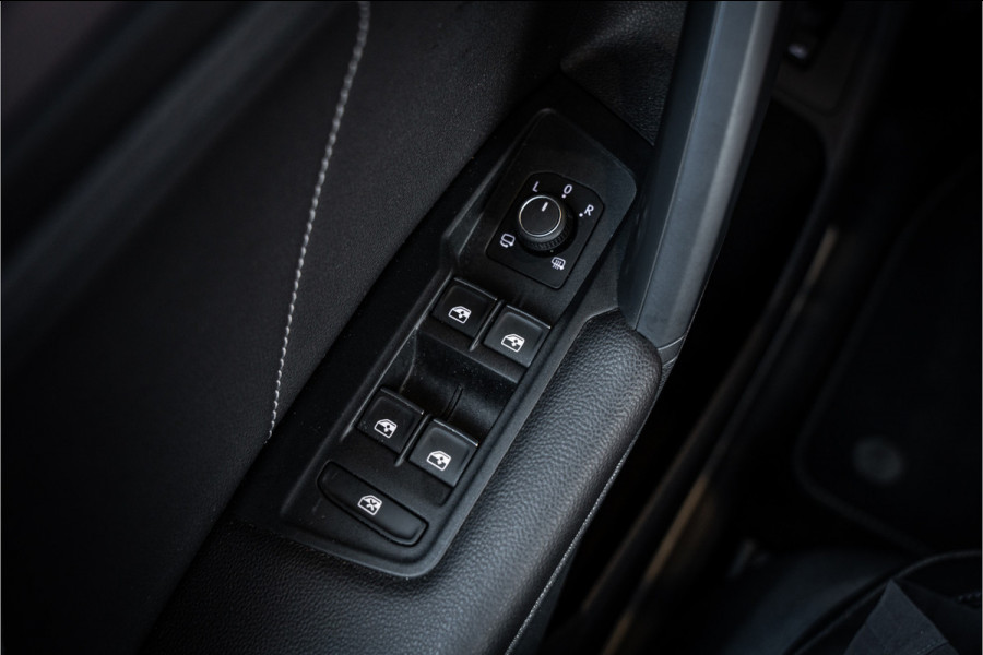 Volkswagen Tiguan 2.0 TSI 4Motion Highline Business - R Line | Panorama | Elek. Trekhaak | ACC | Stoelverwarming