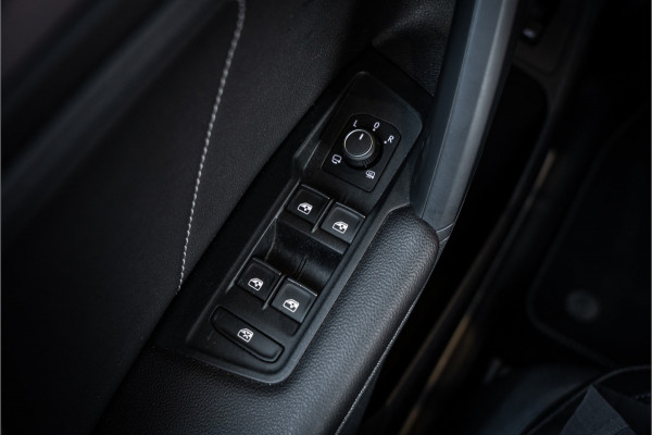 Volkswagen Tiguan 2.0 TSI 4Motion Highline Business - R Line | Panorama | Elek. Trekhaak | ACC | Stoelverwarming