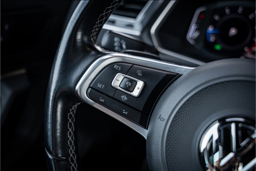 Volkswagen Tiguan 2.0 TSI 4Motion Highline Business - R Line | Panorama | Elek. Trekhaak | ACC | Stoelverwarming