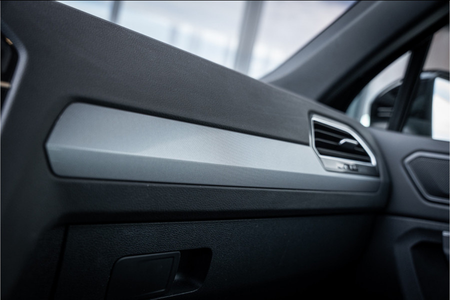 Volkswagen Tiguan 2.0 TSI 4Motion Highline Business - R Line | Panorama | Elek. Trekhaak | ACC | Stoelverwarming
