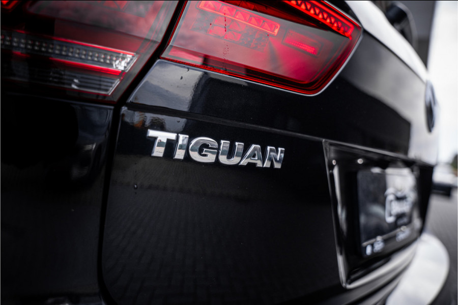 Volkswagen Tiguan 2.0 TSI 4Motion Highline Business - R Line | Panorama | Elek. Trekhaak | ACC | Stoelverwarming